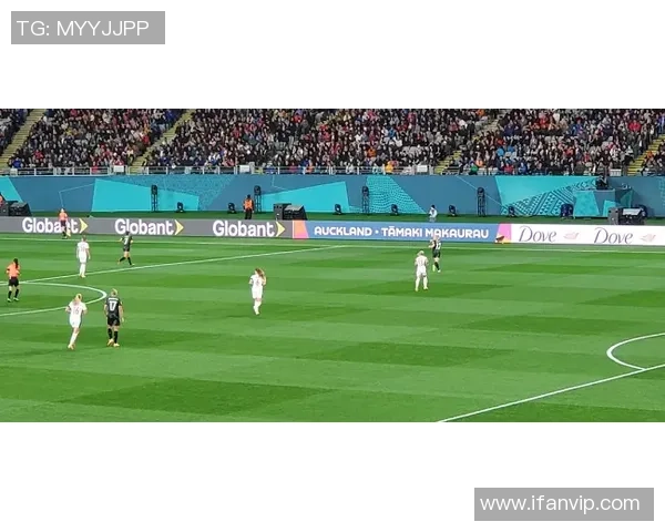 哈麦隆足球明星的辉煌历程与对世界足球的影响分析